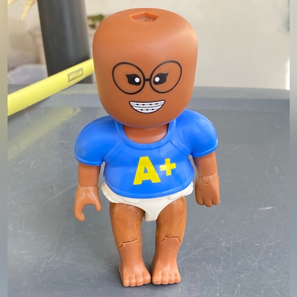 Twilight Daycare Collection Diaper Brown Baby A+ Shirt Blue Roblox Figure Doll - Picture 2 of 5